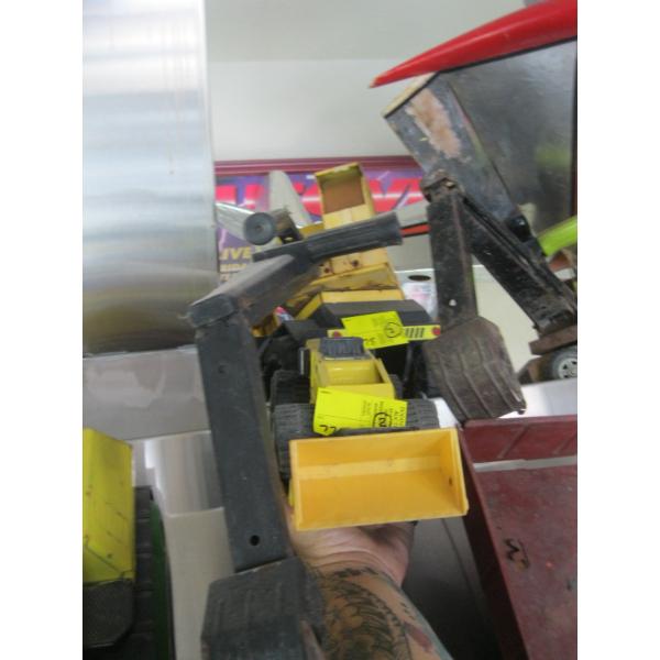 TONKA WHEELED EXCAVATOR & A TONKA LOADER