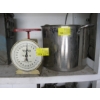 Image 1 : STAINLESS STEEL POT & A SCALE