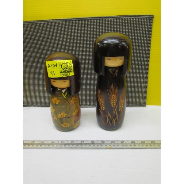 2 KOKESHI DOLLS