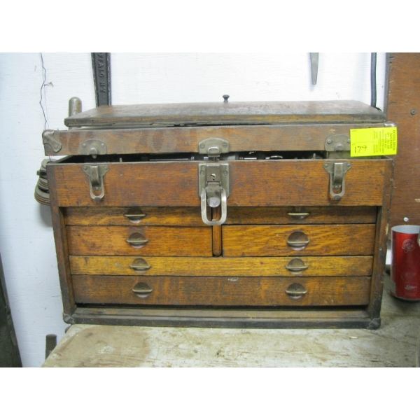 MACHINIST TOOLBOX W/CONTENTS: LIVE CENTERS, CHUCKS, BITS, MACHINING LEVELS, GAUGES, ETC.
