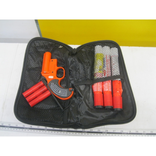 EMERGENCY MARINE FLARE KIT