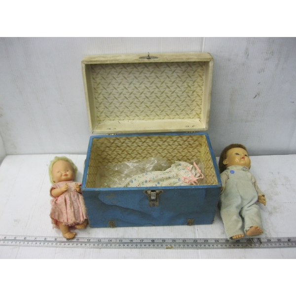 LIDDED BOX W/2 DOLLS
