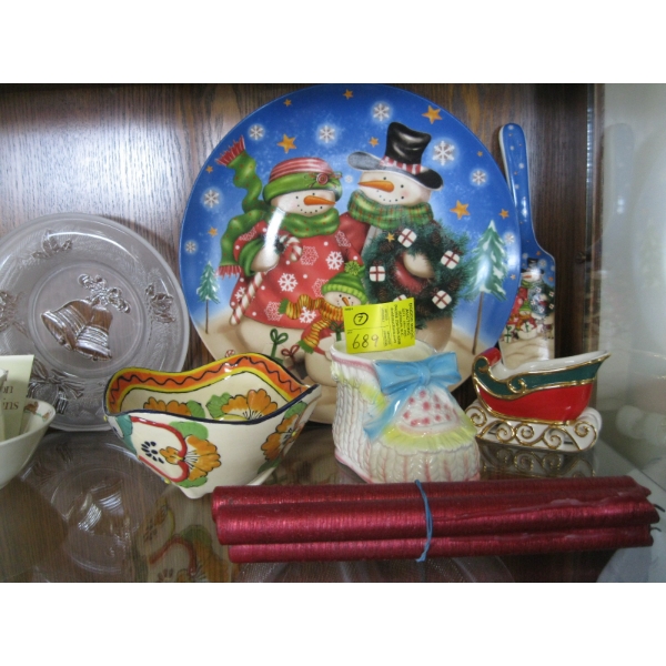 7 PIECES OF DISHWARE: CHRISTMAS SERVING PLATE & LIFTER, ETC.