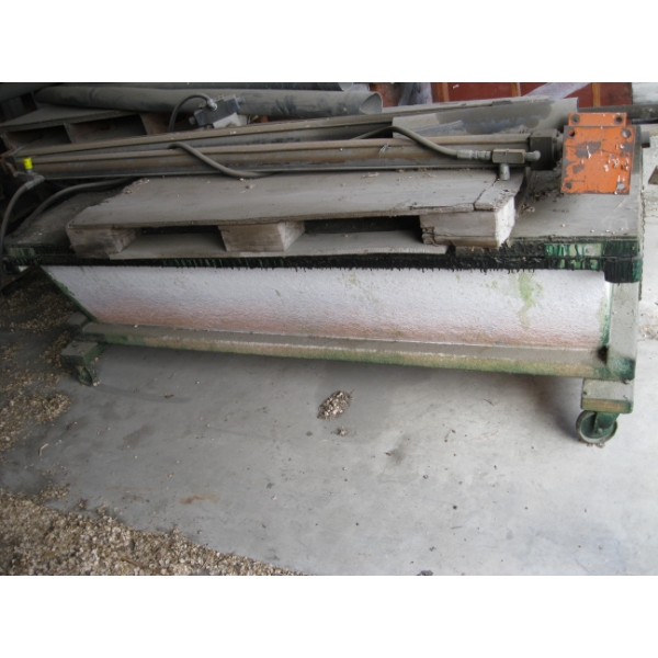 2 LONG HYDRAULIC CYLINDERS