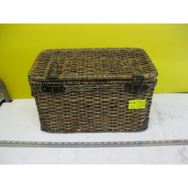 WICKER BASKET