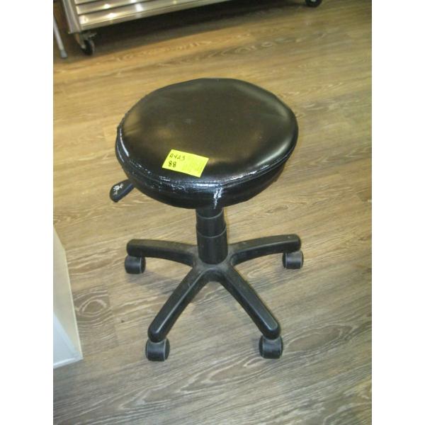STOOL ON CASTORS