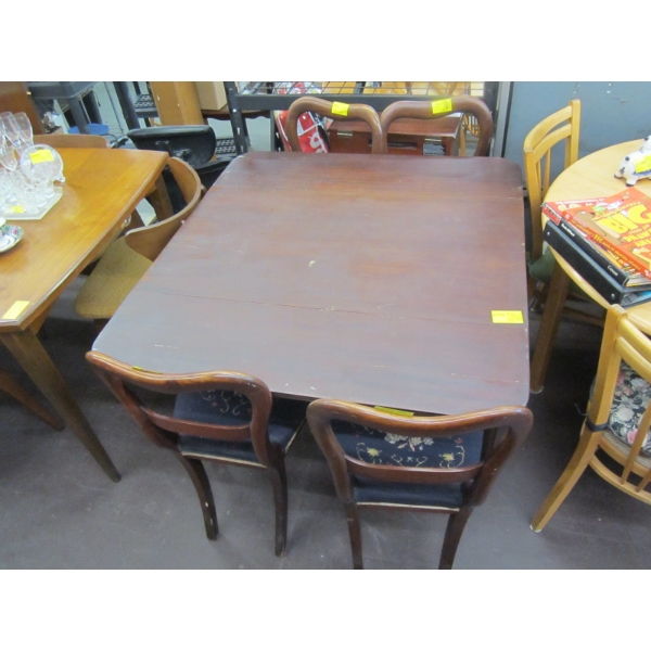DROPLEAF MAHOGANY TABLE ON CASTORS