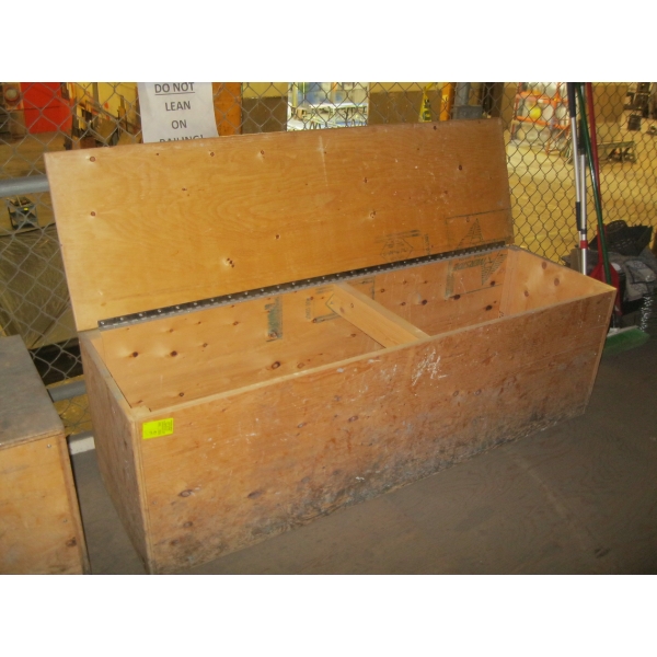 HINGED TOP STORAGE BOX/BENCH