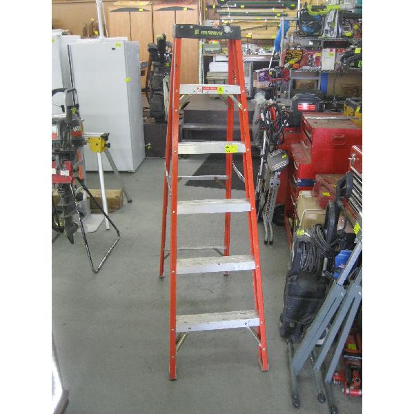 6' ALUMINUM & FIBREGLASS STEPLADDER