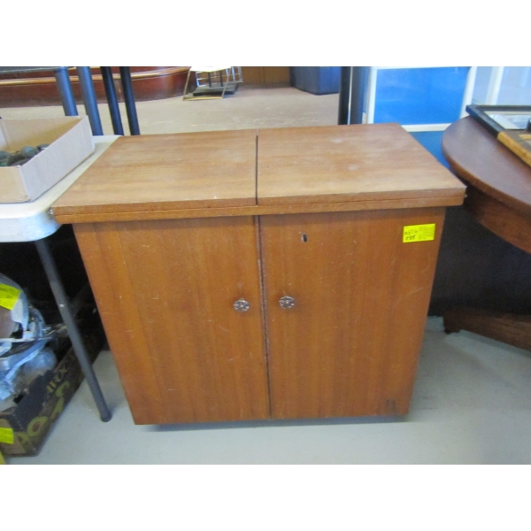 FOLDING TOP SEWING CABINET W/DRAWERS INSIDE