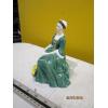 Image 2 : ROYAL DOULTON FIGURINE "LADY FROM WILLIAMSBURG"