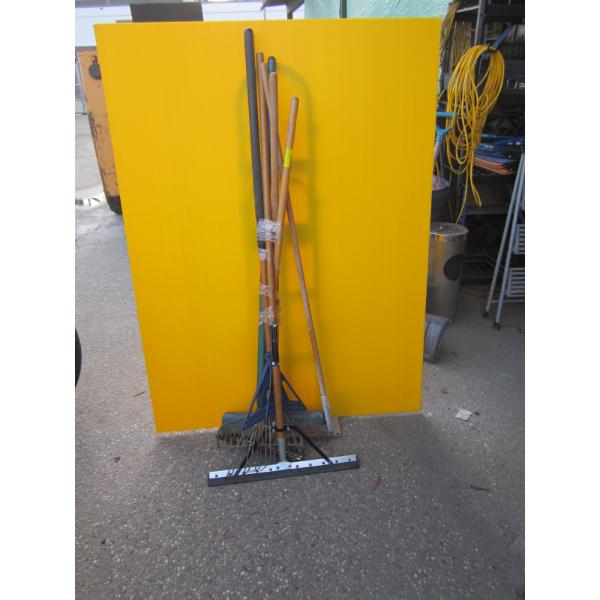 BUNDLE OF ASST. GARDEN TOOLS