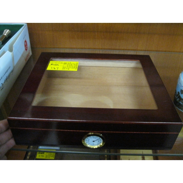 CIGAR HUMIDOR