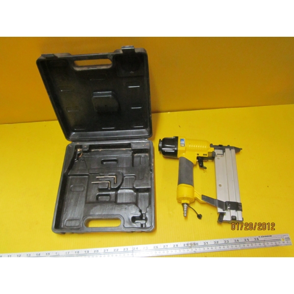 POWERFIST 2 IN 1 AIR NAILER IN CASE