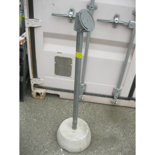 STAND W/CEMENT BASE