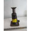 Image 3 : 2 PROPANE CYLINDERS & A JACK