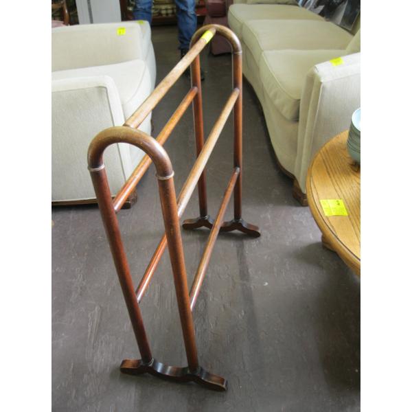 BAMBOO LOOK ANTIQUE BLANKET RACK