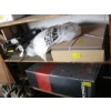 Image 3 : CHRISTMAS DÉCOR & SUITCASE ROLLER 