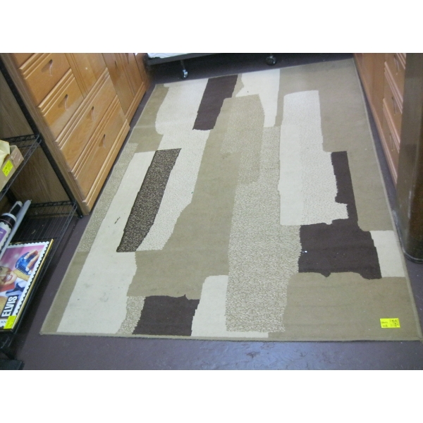 MULTI COLOR BROWN & TAN AREA CARPET, APPROX. 5X7