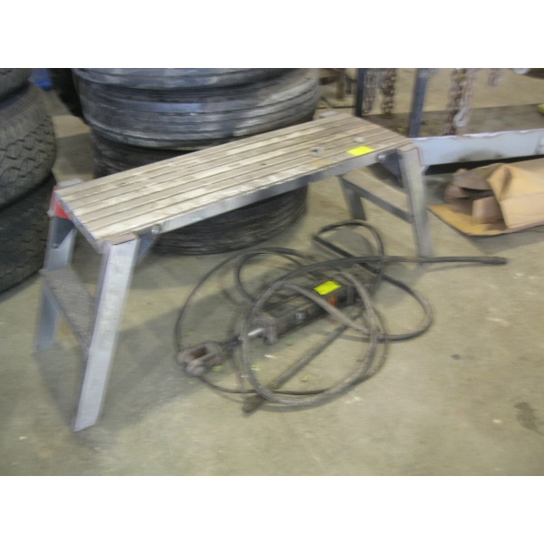 FOLDING 2-STEP SCAFFOLD PLANK