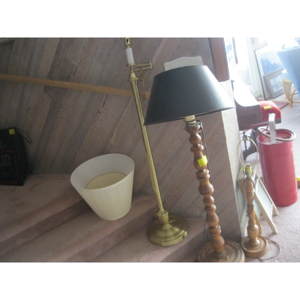 2 FLOOR LAMPS & A TABLE LAMP