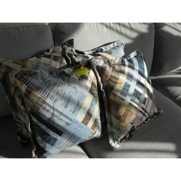 4 COLORFUL PILLOWS