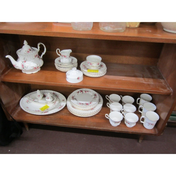 LG LOT OF ROYAL ALBERT LAVENDAR ROSE DISHES 