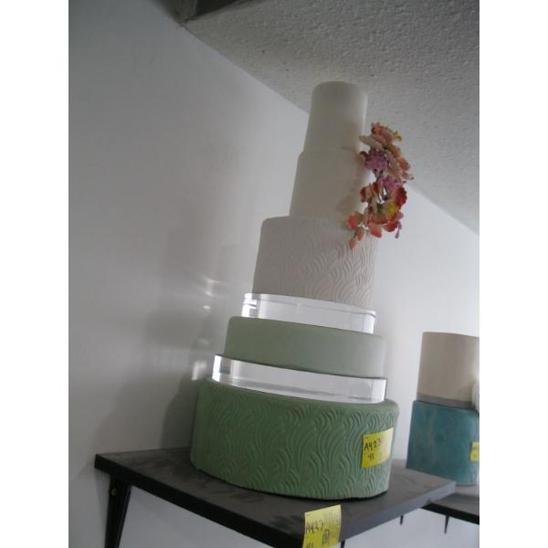 3 CAKE DISPLAYS