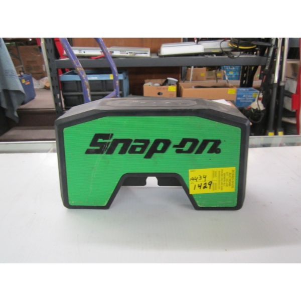 SNAP ON BLUETOOTH SPEAKER - NEEDS BATTERY