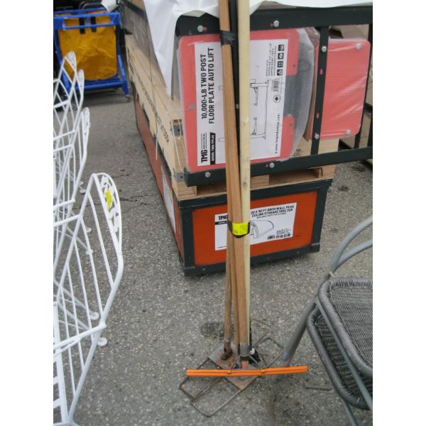 BUNDLE OF MOP HEADS, EXTENSION HANDLE, ETC.