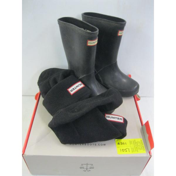 PAIR OF SM. RUBBER BOOTS W/LINERS