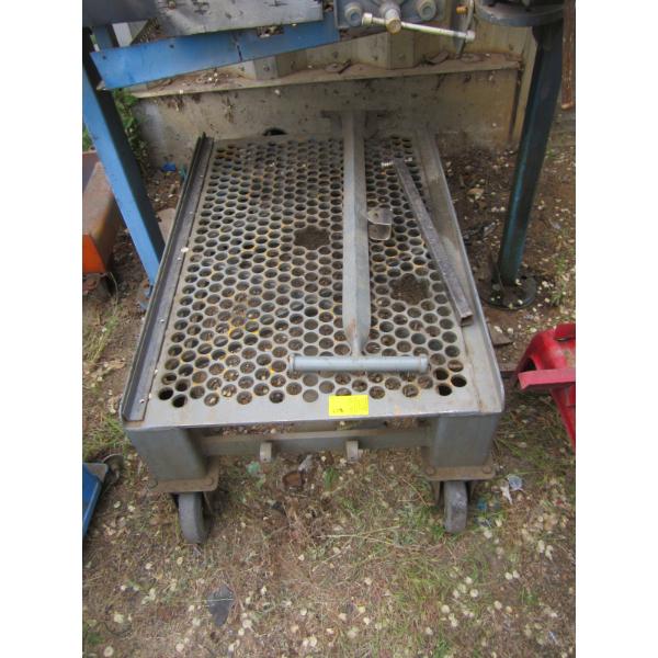 4 WHEEL HEAVY DUTY CART W/HANDLE