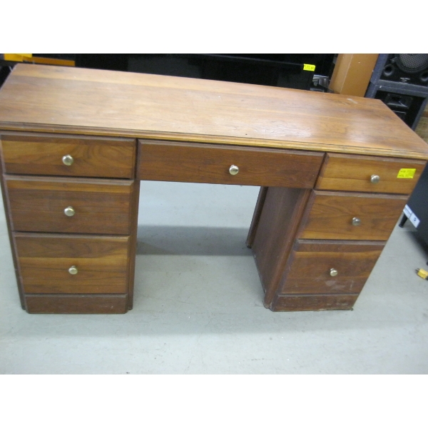 7 DRAWER DESK