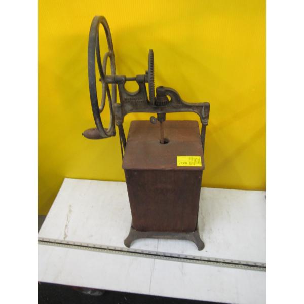 HAND CRANK CHURN