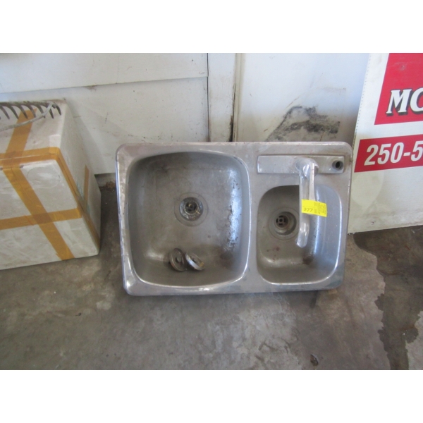 STAINLESS STEEL SINK