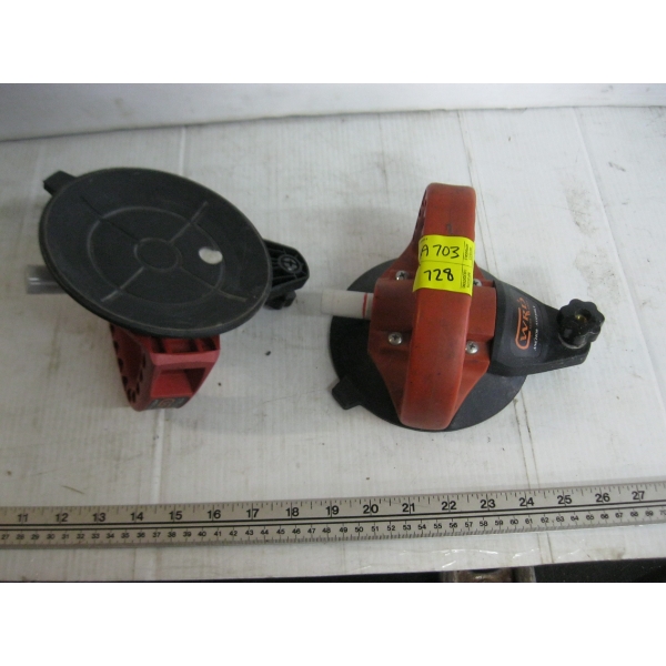 PAIR OF SUCTION CUPS FOR GLASS