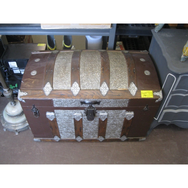 METAL & WOOD HUMPBACK TRUNK
