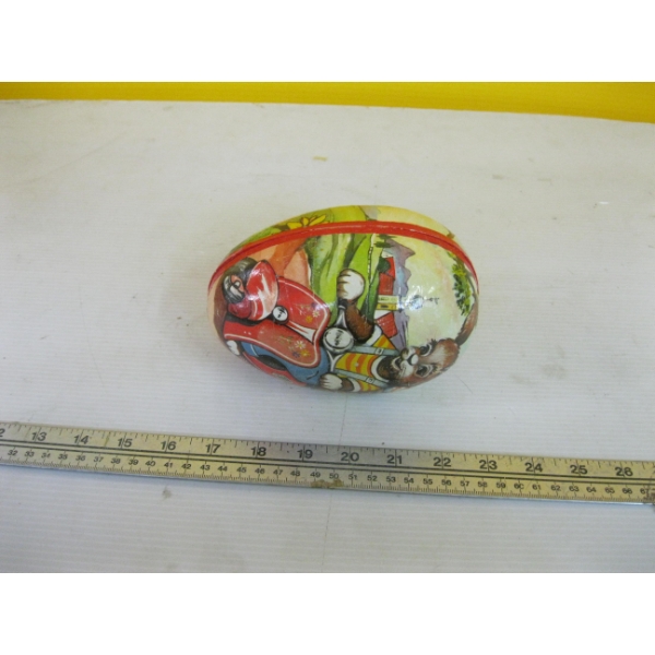 VINTAGE 2 PIECE EASTER EGG