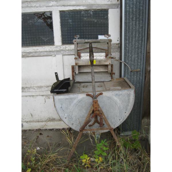 WASHING MACHINE W/HAND WRINGER