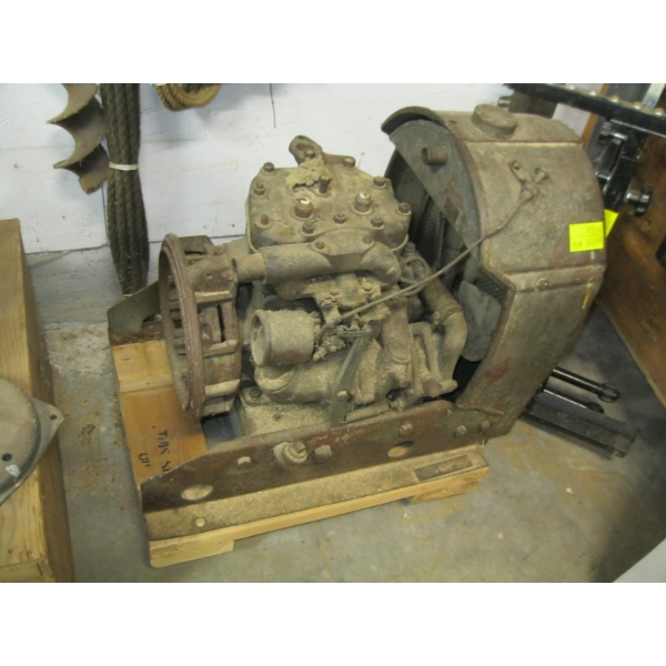 DELCO 2 CYLINDER 1940s 10/12HP GAS ENGINE