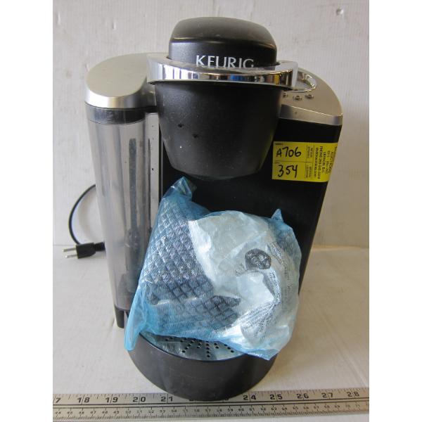 KEURIG COFFEE MACHINE