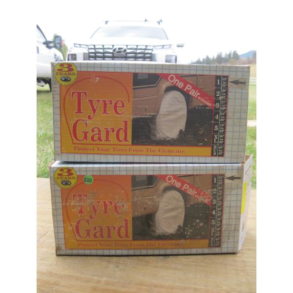2 PAIRS OF TIRE GUARDS FOR TRAILERS