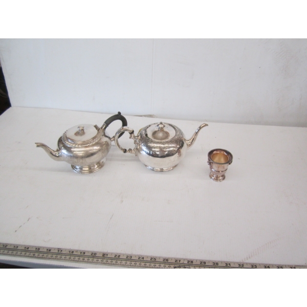 2 TEAPOTS & A CUP