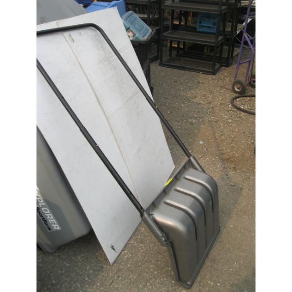 SMALL PUSH SNOW SHOVEL