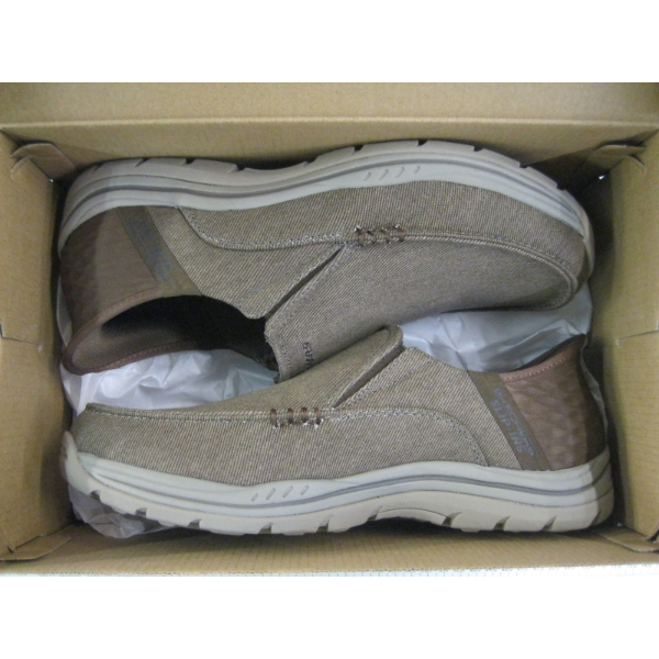 NEW PAIR OF SKECHER SHOES, SZ 8.5