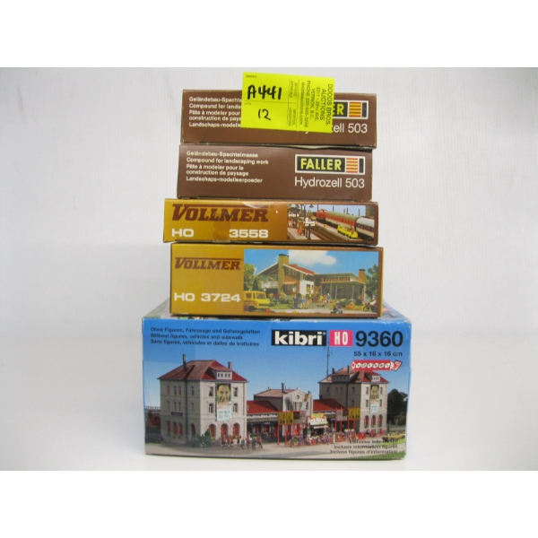 HO SIZE TRAIN BUILDINGS