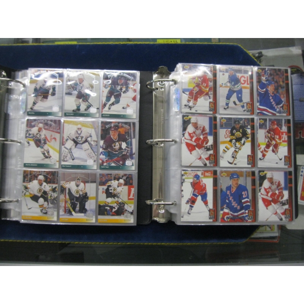 2 BINDERS OF HOCKEY CARDS