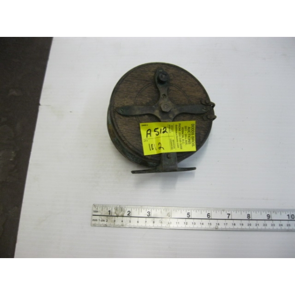 WOODEN VINTAGE FISHING REEL