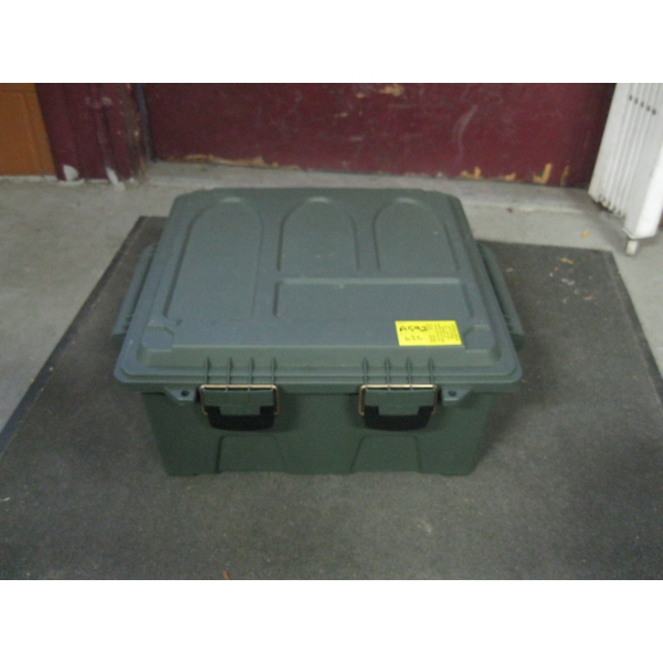 PLASTIC STORAGE BOX