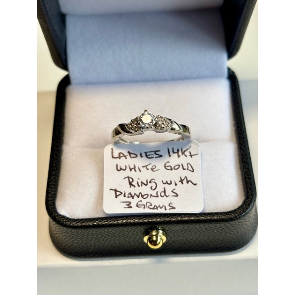 LADIES 14KT WHITE GOLD RING W/DIAMONDS, 3G, SZ 7